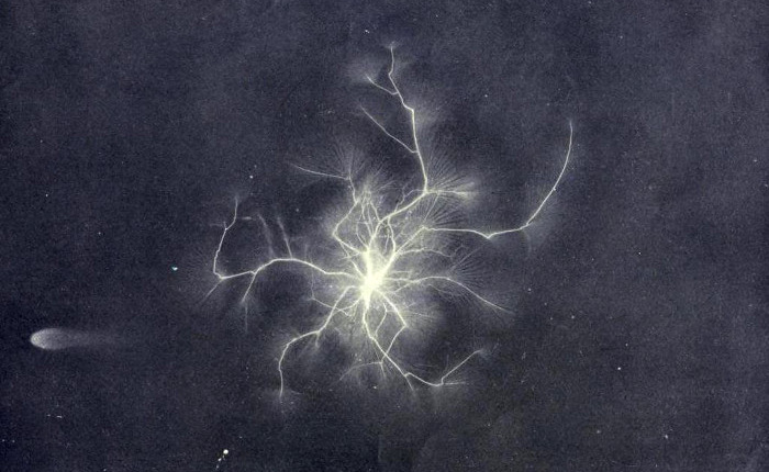 'The Negative Pole of an Electric Spark' from Flammarion's 'Thunder and lightning' (1905)