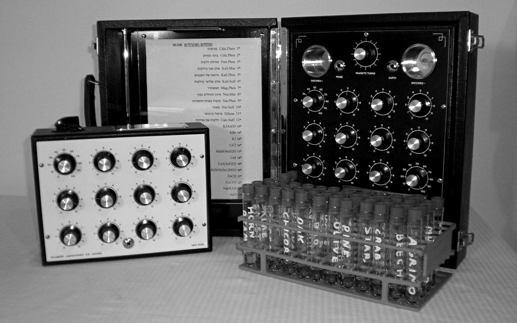 De la Warr Laboratories radionic devices (black boxes) for diagnosis and treatment, commercial production in 1935.