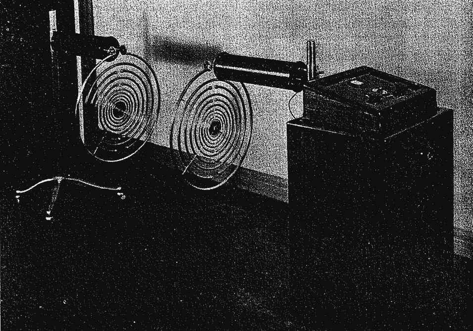 Black and white photo print of a Lakhosvky multiple wave-length oscillator, Fig. 4, page 34, of Radiations and Waves: Sources of Our Life.