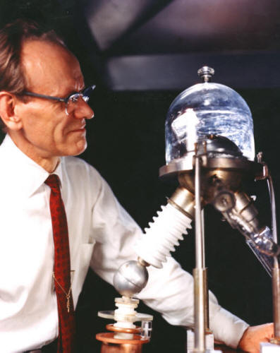 Philo T. Farnsworth with early fusor.