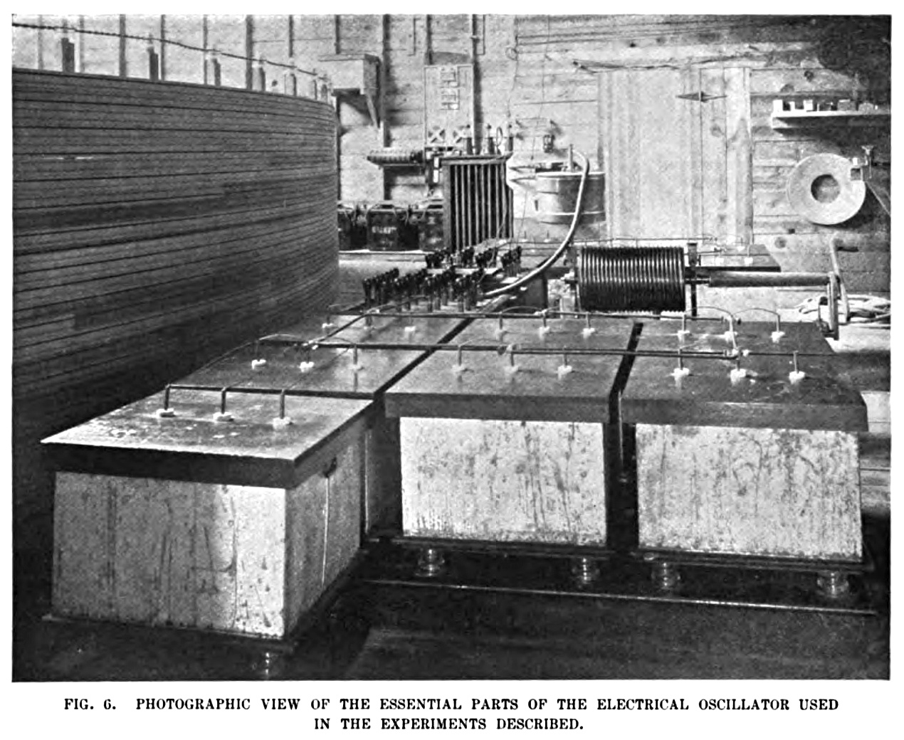 FIG. 6. Photographic view of the essential parts of the electrical oscillator used in the experiments described.